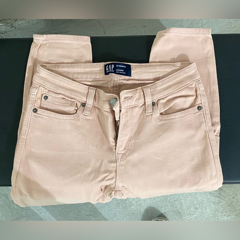 Light pink Gap denim jeans size 25 (regular legging style)